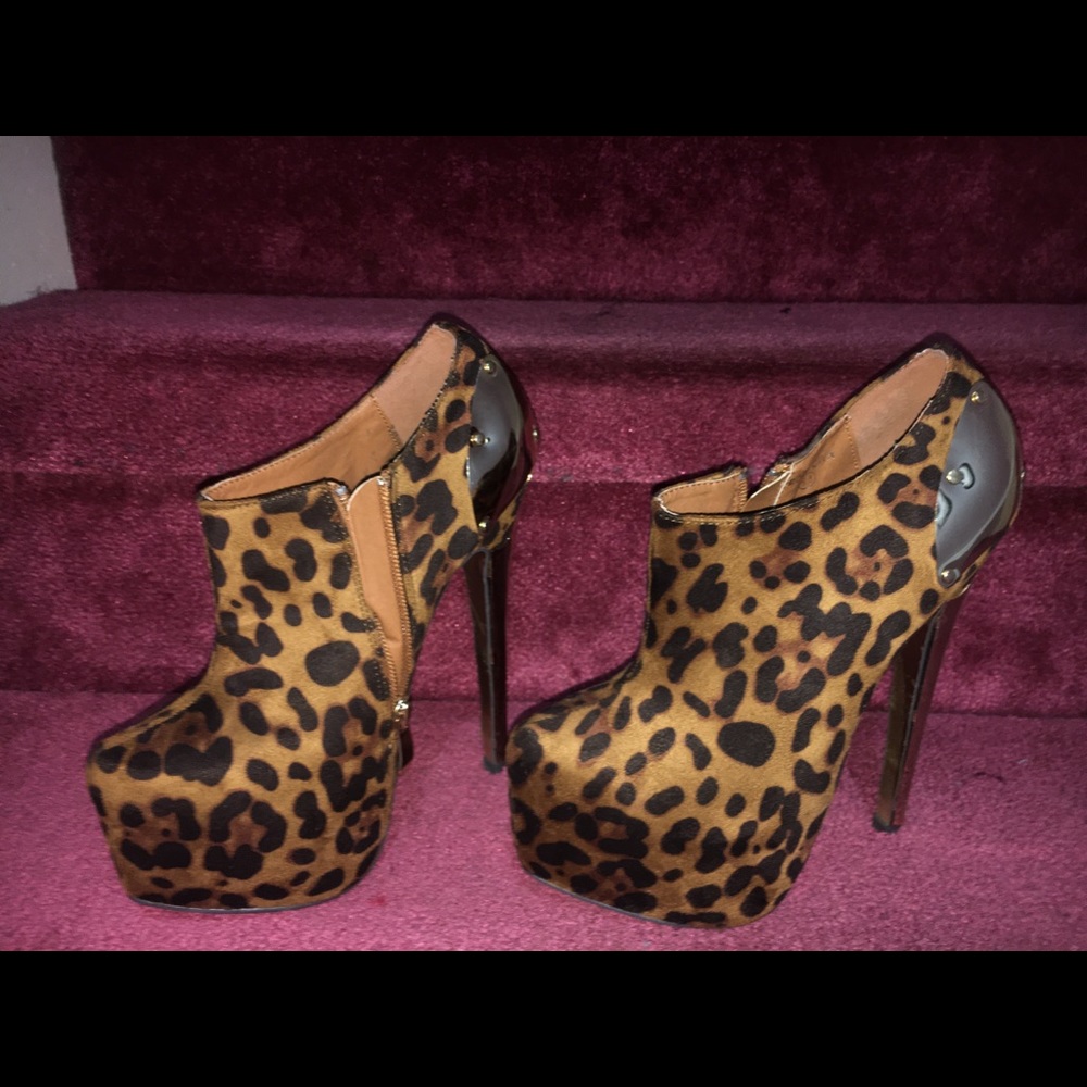 Boots - Booties - Picture 2 of 4